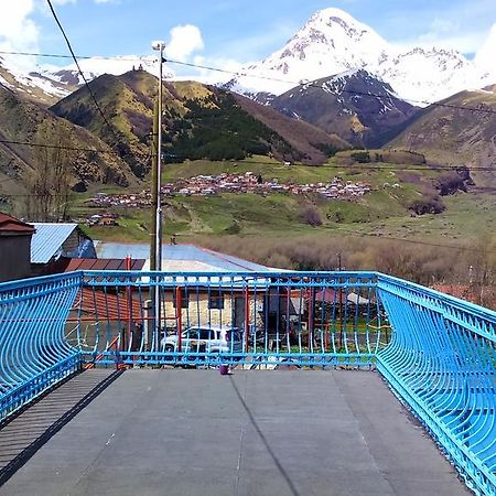 Blue Guesthouse Kazbegi Bagian luar foto