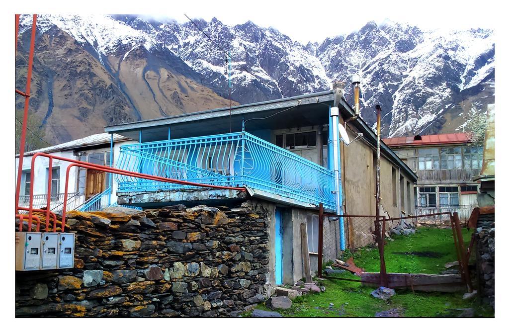 Blue Guesthouse Kazbegi Bagian luar foto
