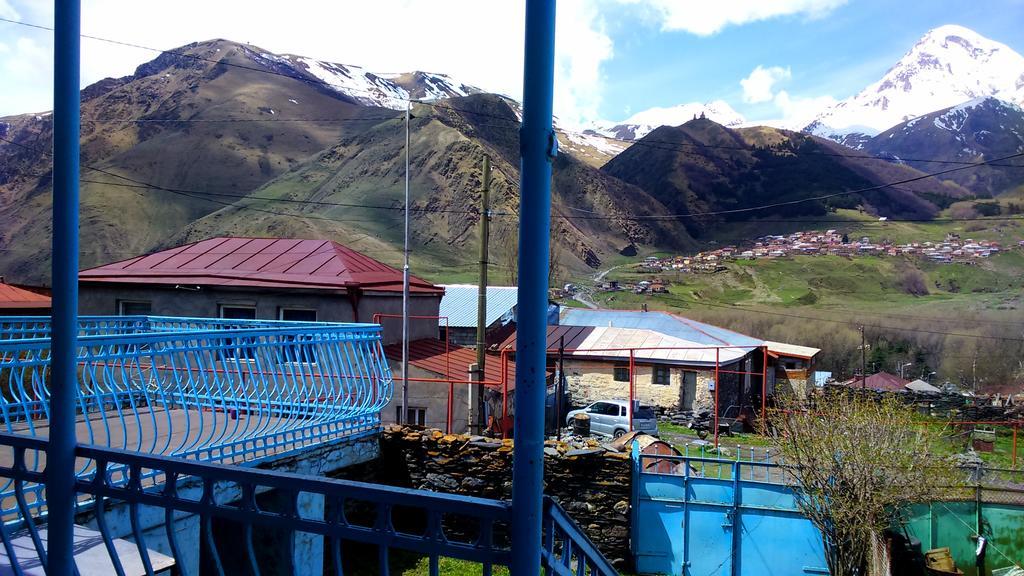 Blue Guesthouse Kazbegi Bagian luar foto