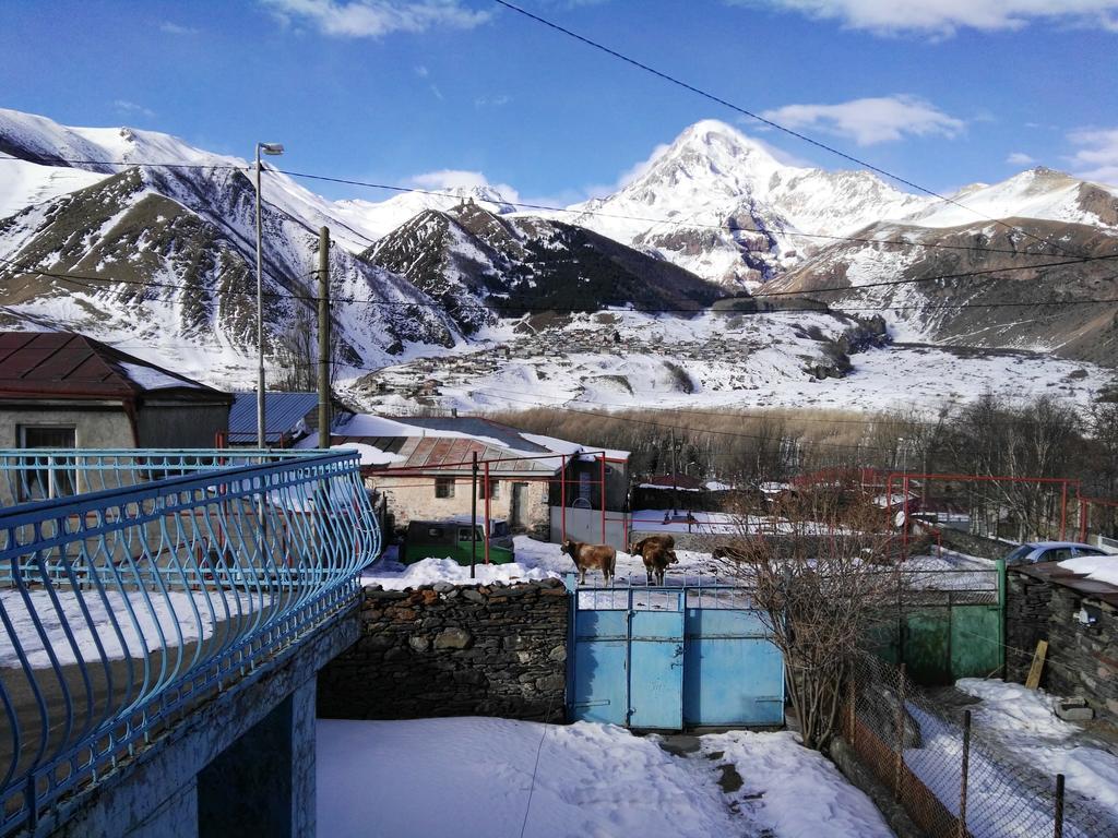 Blue Guesthouse Kazbegi Bagian luar foto