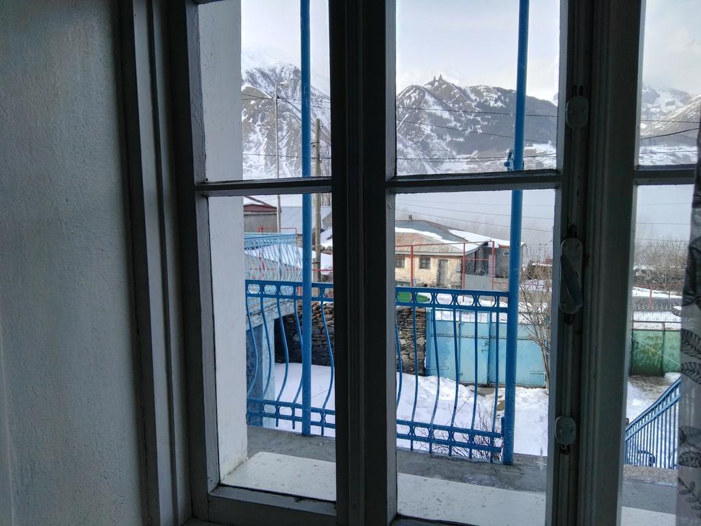 Blue Guesthouse Kazbegi Bagian luar foto