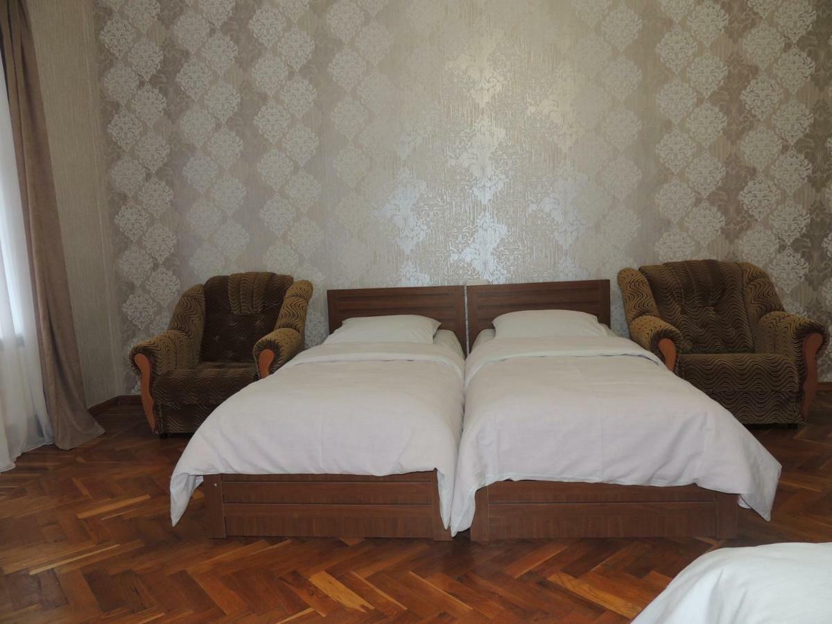 Blue Guesthouse Kazbegi Bagian luar foto