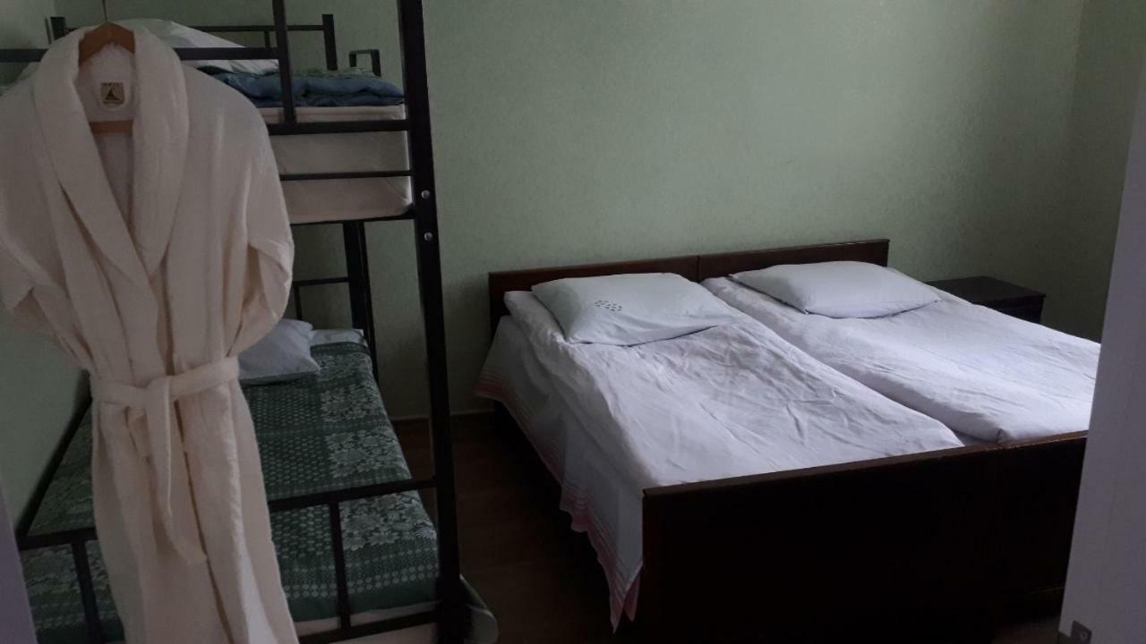 Blue Guesthouse Kazbegi Bagian luar foto