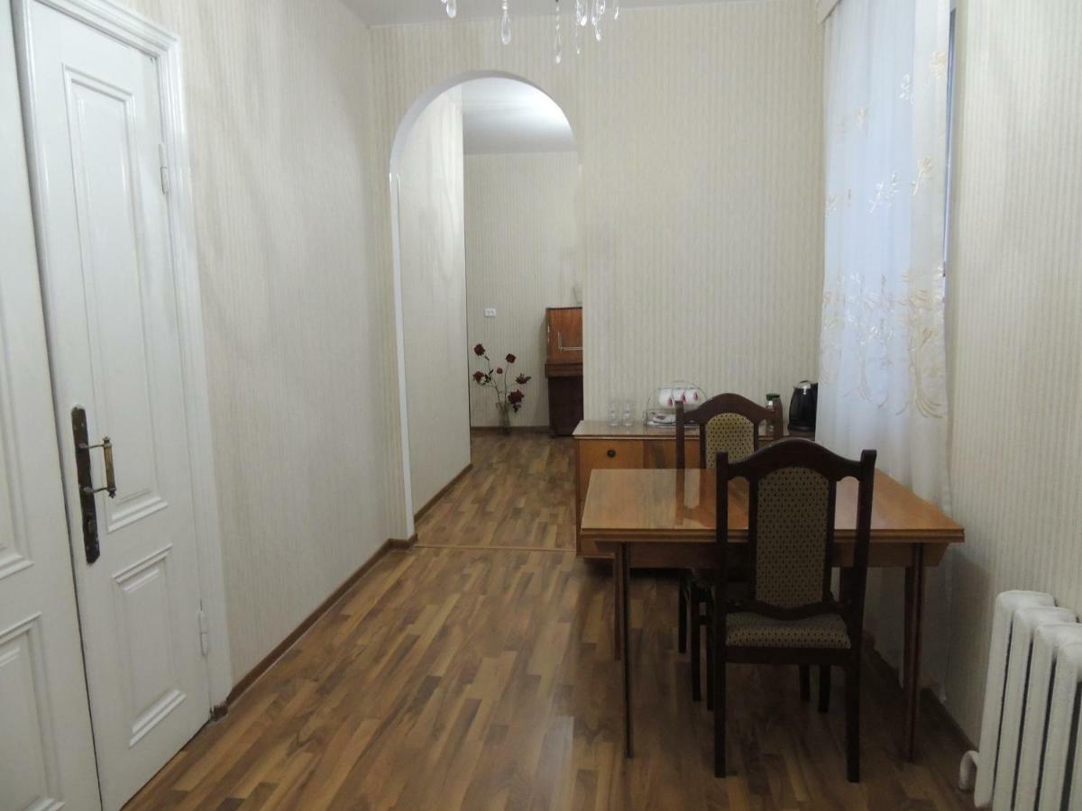 Blue Guesthouse Kazbegi Bagian luar foto